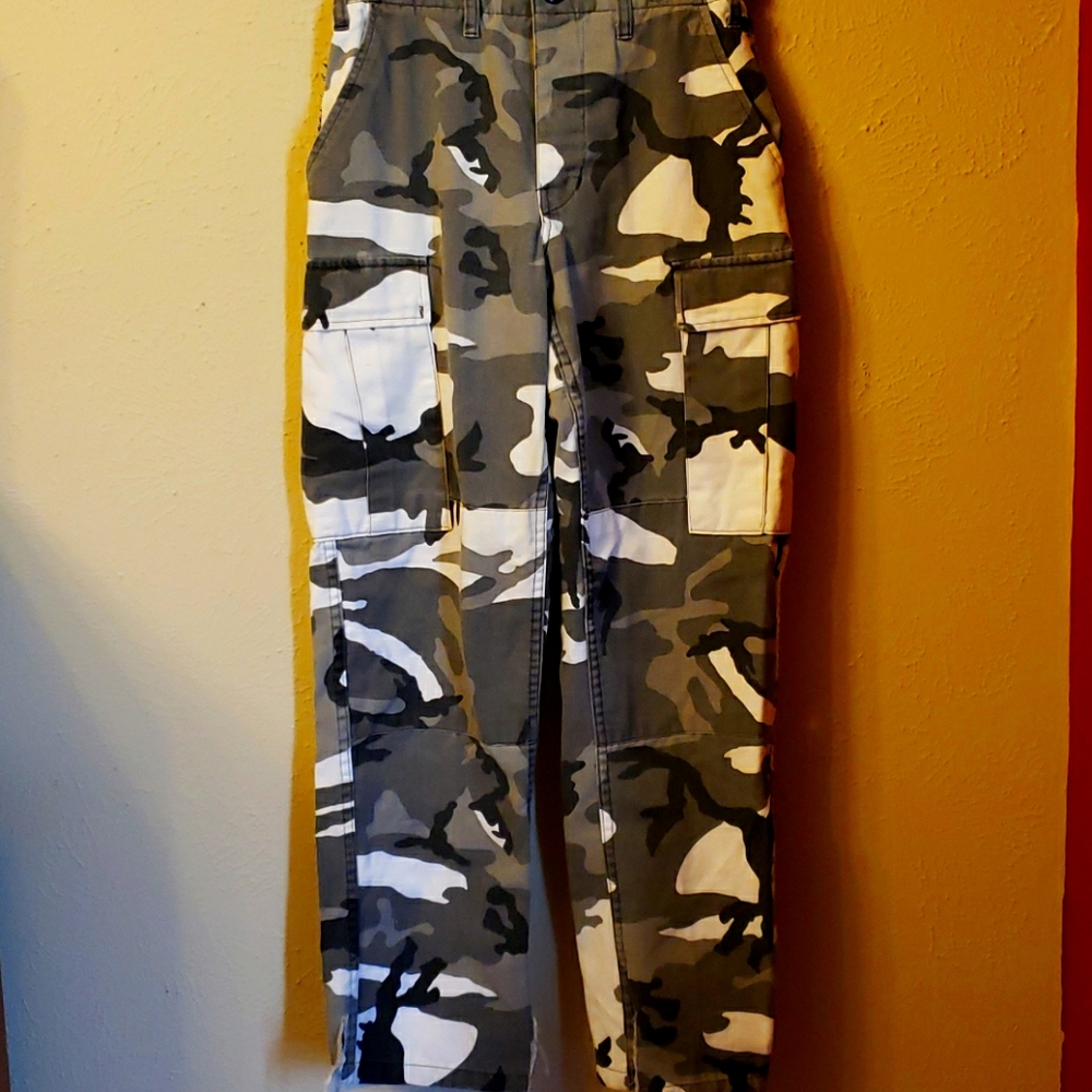 Black and white camo pant